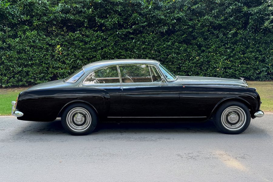 1961 Bentley S2 Continental
by H.J.Mulliner
