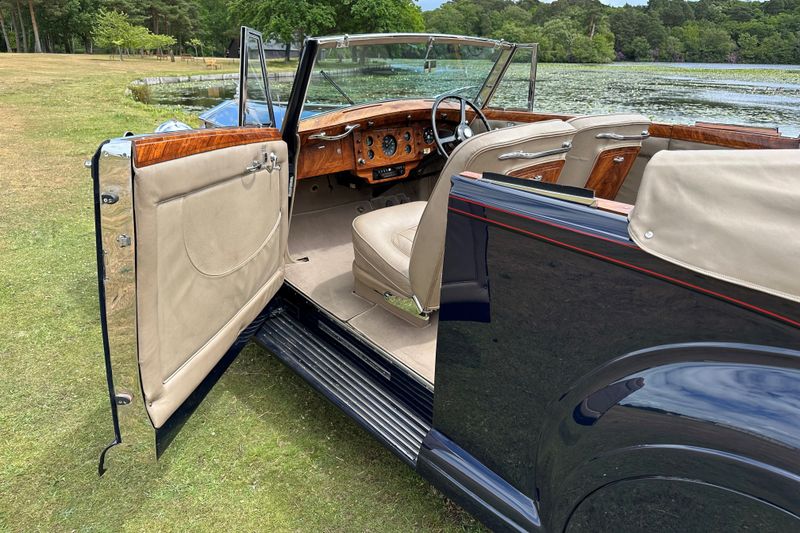 1950 Rolls-Royce Silver Wraith by Gurney Nutting
