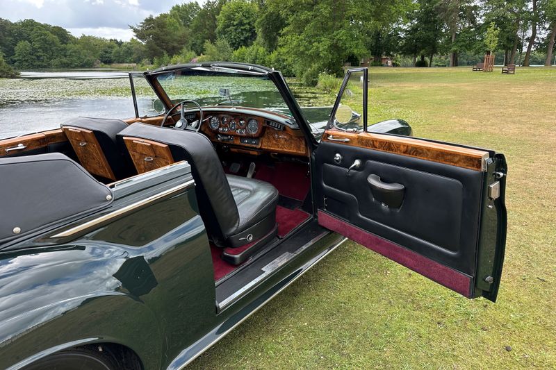1963 Rolls-Royce Silver Cloud III by Mulliner/Park Ward (Left Hand Drive)