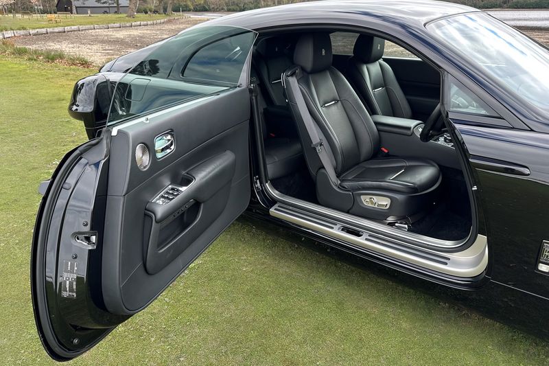 2017 Rolls-Royce Wraith (Black Badge)