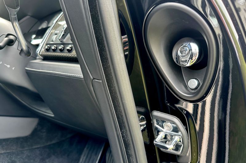 2017 Rolls-Royce Wraith (Black Badge)