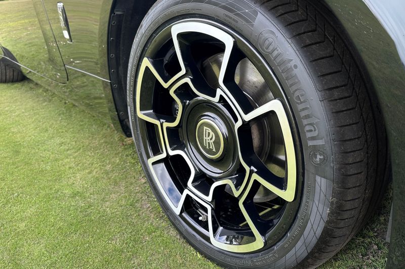 2017 Rolls-Royce Wraith (Black Badge)