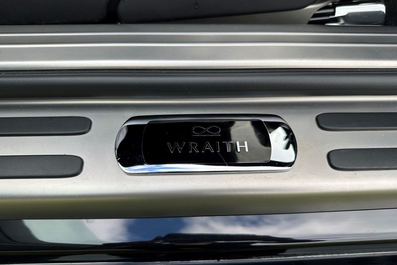 2017 Rolls-Royce Wraith (Black Badge)