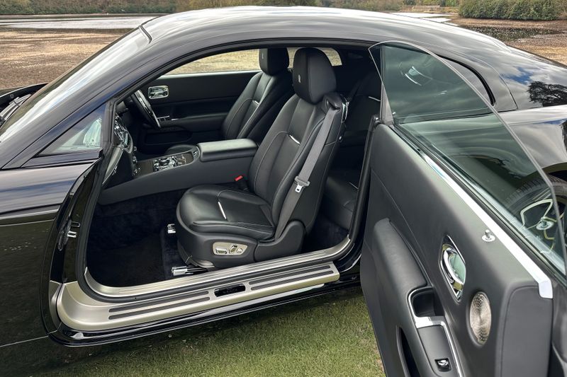 2017 Rolls-Royce Wraith (Black Badge)