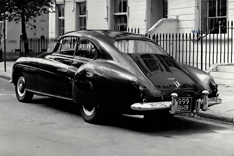 Frank Dale Bentley R Type & R Type Continental Model Guide